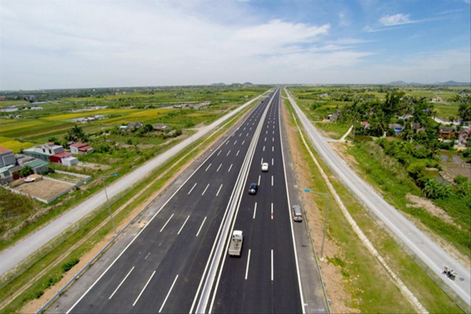 Doanh nghiệp BOT đòi trả hạ tầng: Có hợp đồng, sao phải “dọa”?
Cao tốc Hà Nội - Hải Phòng Nhà nước vẫn nợ nhà đầu tư tiền giải phóng mặt bằng
hơn 4.000 tỷ đồng