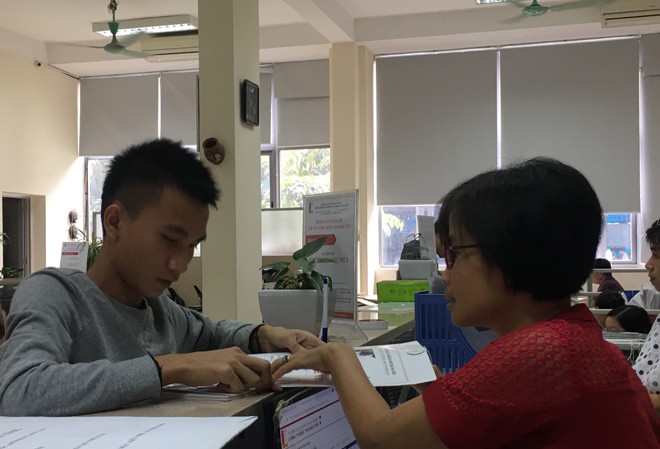 Vỡ òa niềm vui của nam sinh bị trường quân đội trả về Việt làm thủ tục nhập học tại trường ĐH Bách khoa Hà Nội sáng qua, 08/11
Ảnh: Nghiêm Huê