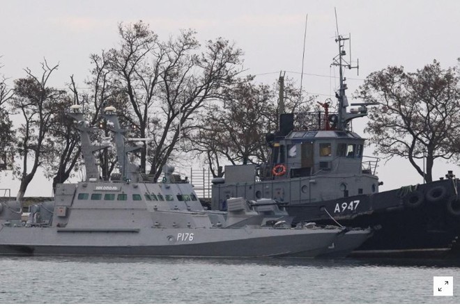 Vì sao Nga-Ukraine căng thẳng? Ba tàu của Ukraine vẫn bị Nga giữ. Ảnh: Reuters
