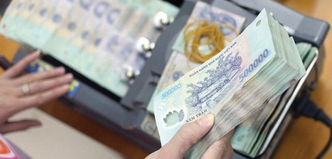 Tháo gỡ, đẩy lùi nợ xấu cho nền kinh tế Nợ xấu ngân hàng đang có xu hướng giảm mạnh, tạo cơ hội để đưa tiền vào sản xuất và cho nền kinh tế