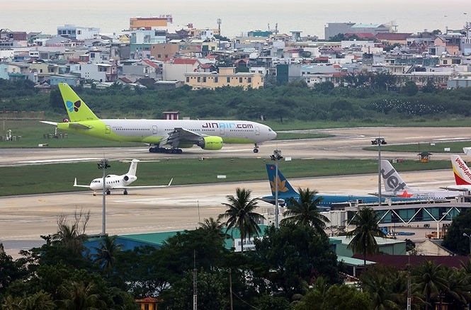 Lại nóng chuyện di dời sân bay Đà Nẵng Một góc sân bay Đà Nẵng - Ảnh: VOV