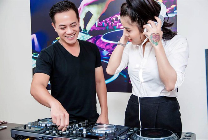 DJ - Phù thủy âm thanh: Thoát ao làng - Giấc mơ xa DJ/Producer số 1 Việt Nam Hoàng Anh (bìa trái)
