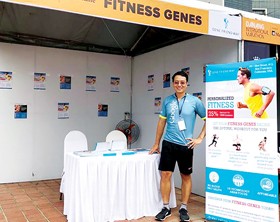 Những tài năng vươn mình ra thế giới CEO Gene Friend Way Cao Anh Tuấn mang mô hình tham gia triển lãm. Ảnh: NVCC