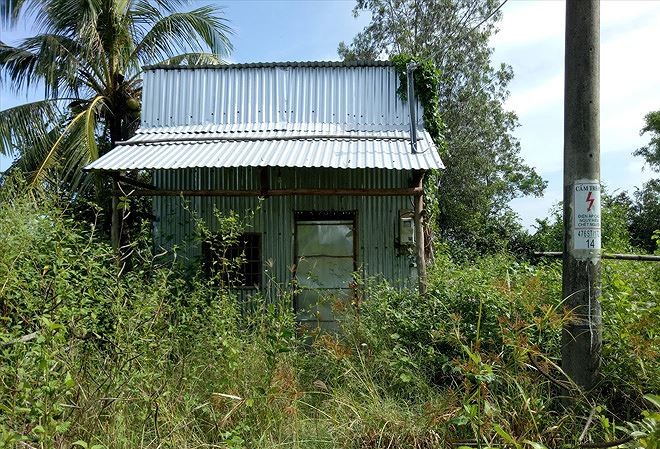 Dòng chảy li hương nơi đất chín rồng Nhà cửa đóng then cài. ẢNH: HÒA HỘI