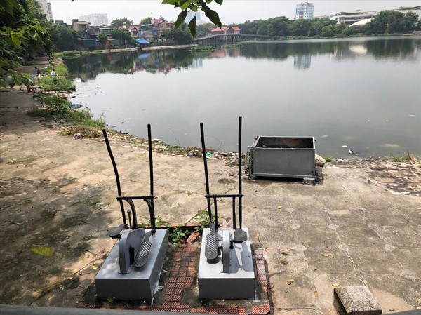 Máy tập thể dục thành nơi... hóa vàng Máy tập kết hợp lọc nước hồ Thanh Nhàn, bể lọc trở thành nơi hóa vàng