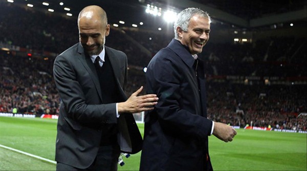 Jose Mourinho và Pep Guardiola, ai xuất sắc hơn? Mourinho, phải, được xem là HLV giỏi nhất thế giới, theo đánh giá của huyền thoại Maradona