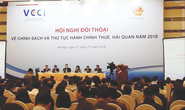 Doanh nghiệp kêu nhiều về chính sách thuế Đông đảo các doanh nghiệp tham gia hội nghị