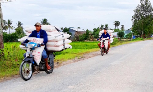 Không để buôn lậu hình thành các điểm nóng Những chiếc xe chở đầy hàng lậu
