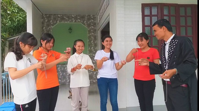 Từ thiện từ bàn tay…phù thủy: Cách làm độc đáo của thầy giáo miền Tây Từ thiện từ bàn tay…phù thủy: Cách làm độc đáo của thầy giáo miền Tây
