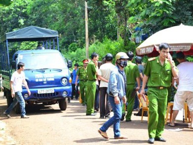 Thiếu nữ mất tích sau khi đi chơi với bạn trai cũ Công an làm việc tại hiện trường vụ xác thiếu nữ trong rẫy ngô hôm ngày 2/7