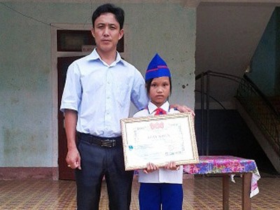 Bé gái lớp 4 lao xuống sông cứu sống em nhỏ Bé gái lớp 4 lao xuống sông cứu sống em nhỏ