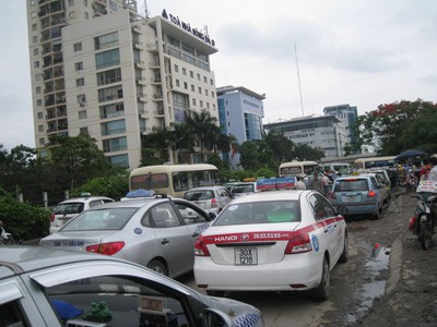 Hà Nội: 'Nhốt' 46 xe vi phạm Hà Nội: 'Nhốt' 46 xe vi phạm