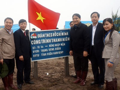 Bí thư TƯ Đoàn phát động Tết trồng cây Bí thư TƯ Đoàn phát động Tết trồng cây