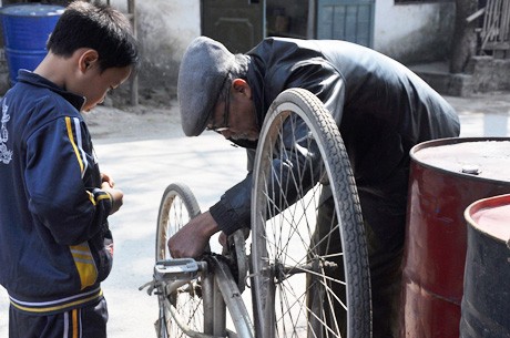 Gặp ông Tâm sửa xe miễn phí giúp học trò Gặp ông Tâm sửa xe miễn phí giúp học trò