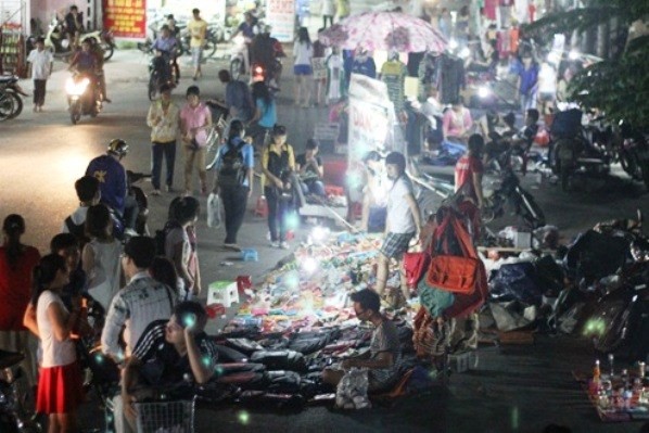Khám phá chợ ‘chồm hổm’ sinh viên dịp cuối năm Khám phá chợ ‘chồm hổm’ sinh viên dịp cuối năm