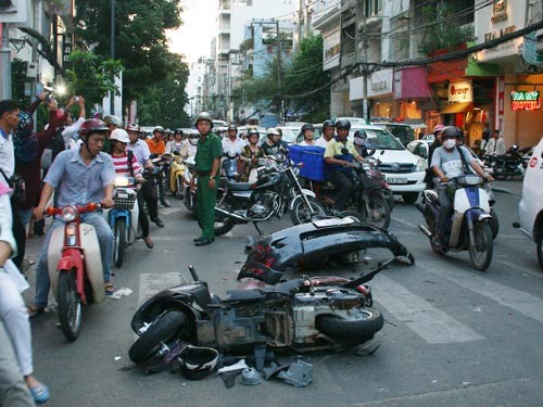 Phó Giám đốc Sở bồi thường vụ xe ‘điên’ gây tai nạn Phó Giám đốc Sở bồi thường vụ xe ‘điên’ gây tai nạn