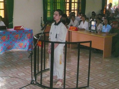 Hai người mẹ trong một phiên tòa Hai người mẹ trong một phiên tòa