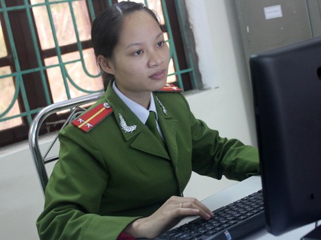 Nữ quản giáo duy nhất ở trại giam Nữ quản giáo duy nhất ở trại giam