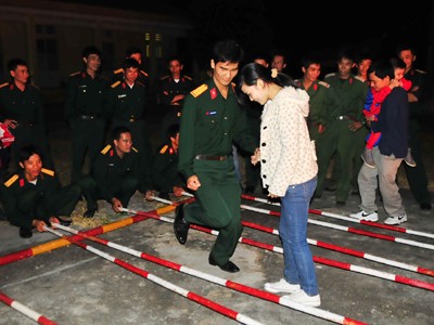 Vĩnh Phúc: Giao lưu chiến sỹ, phóng viên, sinh viên Vĩnh Phúc: Giao lưu chiến sỹ, phóng viên, sinh viên