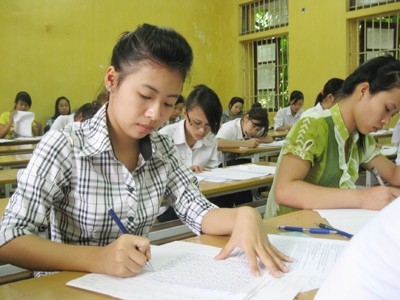 Nói không với hai điểm sàn Thí sinh thi ngành tự nhiên tới đây có thể phải thi thêm một môn xã hội tự chọn Ảnh : Hồ Thu