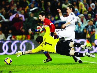 Chào Siêu kinh điển Những trận đại chiến giữa Real và Barca luôn là tâm điểm của thế giới bóng đá
Ảnh: Getty Images