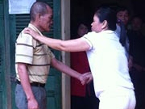 Chữa bệnh nan y bằng... bắt tay, nghe hát Chữa bệnh nan y bằng... bắt tay, nghe hát