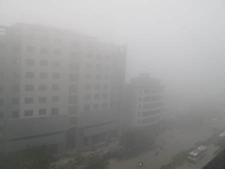 Hà Nội chìm trong sương mù Các tòa nhà trong thành phố chìm trong làn sương dày đặc. (Ảnh: TT)