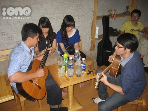 Chàng trai 9x bỏ lương ngàn đô mở lò luyện guitar Chàng trai 9x bỏ lương ngàn đô mở lò luyện guitar