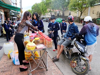 'Hot girl bánh tráng trộn' có chồng và một con 'Hot girl bánh tráng trộn' có chồng và một con