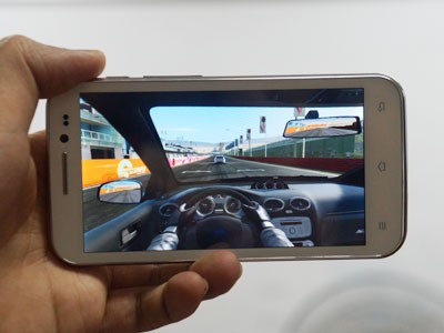 Review Revo HD4: Chip lõi tứ giá 5 triệu Review Revo HD4: Chip lõi tứ giá 5 triệu