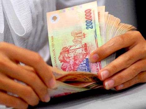 Dân ngân hàng 'cày cuốc' kiếm thêm Dân ngân hàng 'cày cuốc' kiếm thêm