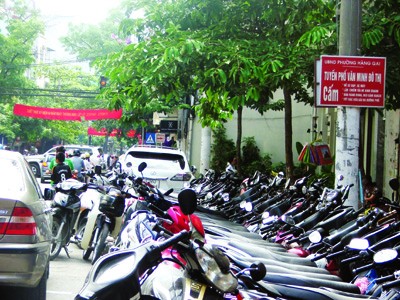 Nhức nhối vỉa hè Hà Nội Nhức nhối vỉa hè Hà Nội