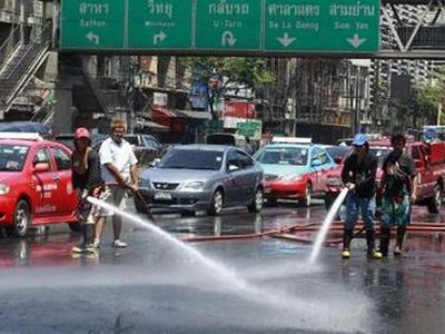 Phe đối lập Thái Lan kiến nghị bất tín nhiệm Thủ tướng Phe đối lập Thái Lan kiến nghị bất tín nhiệm Thủ tướng