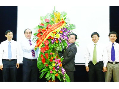 'Tiền Phong, tờ báo không bao giờ già' 'Tiền Phong, tờ báo không bao giờ già'