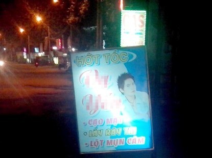 Cận cảnh những tiệm hớt tóc 'không dùng kéo' Cận cảnh những tiệm hớt tóc 'không dùng kéo'