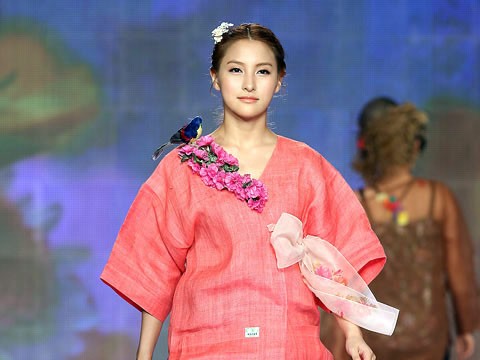 Kiều nữ Hàn xinh tươi với hanbok Kiều nữ Hàn xinh tươi với hanbok