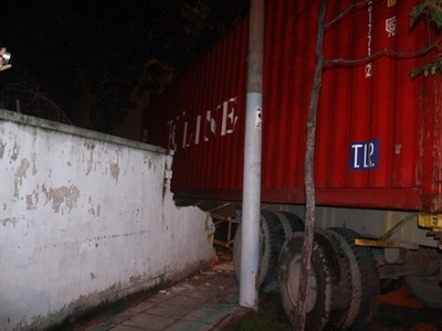 Xe container điên loạn Xe container điên loạn