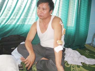 Thêm một nhà báo bị hành hung Nhà báo Võ Thanh Mai, phóng viên báo NNVN đang điều trị ở bệnh viện