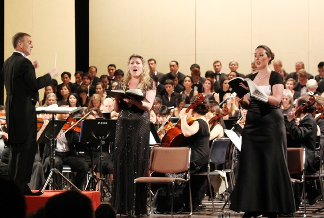 'Khúc nguyện cầu của Verdi' đắt khách ở Hà Nội Requiem diễn ra suốt 1 giờ 20 phút không giải lao. Ảnh: Nguyễn Đình Toán