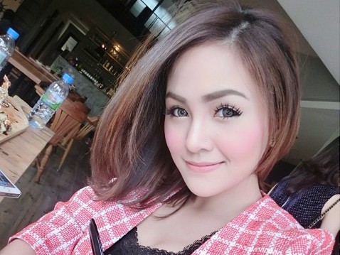 Hot girl thích khoe hàng hiệu Hot girl thích khoe hàng hiệu