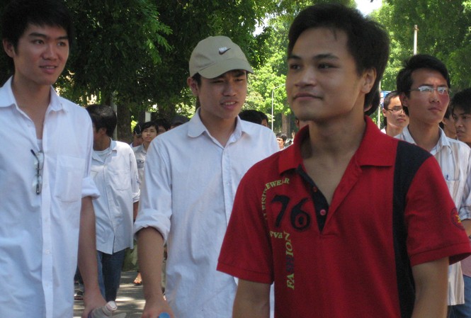 Gần nửa triệu thí sinh làm thủ tục dự thi CĐ Thí sinh trong đợt thi Đại học đợt 1
