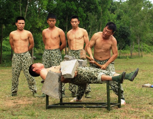 Mình đồng da sắt như Đặc công Việt Mình đồng da sắt như Đặc công Việt