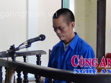 Đột nhập nhà hàng xóm, hiếp dâm bé gái 12 tuổi Đột nhập nhà hàng xóm, hiếp dâm bé gái 12 tuổi