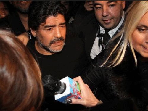 Maradona chia tay bồ trẻ Maradona chia tay bồ trẻ