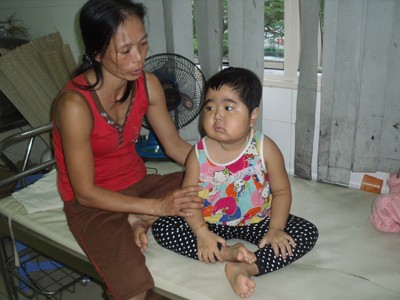 Cháu bé mắc bệnh suy tủy cần giúp đỡ Cháu bé mắc bệnh suy tủy cần giúp đỡ
