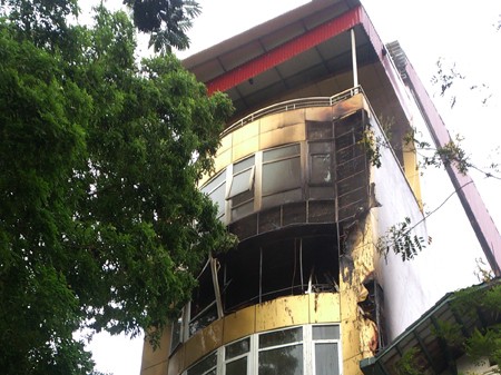 Cháy tòa nhà 8 tầng, từng là trụ sở báo VietNamNet Cháy tòa nhà 8 tầng, từng là trụ sở báo VietNamNet