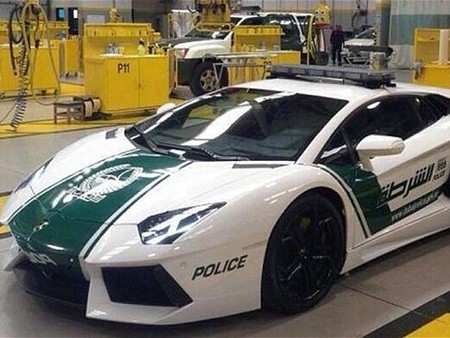 CSGT Dubai xài 'siêu bò' Lamborghini Aventador CSGT Dubai xài 'siêu bò' Lamborghini Aventador