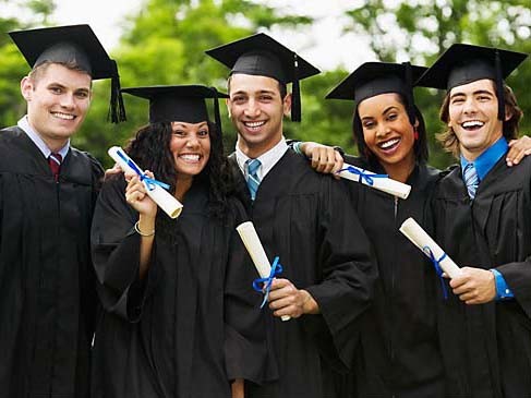 Nhận bằng đại học chỉ sau ba năm Nhận bằng đại học chỉ sau ba năm