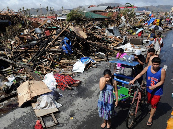 Bloomberg: 'Philippines thiệt hại 14 tỉ USD vì bão Haiyan' Bloomberg: 'Philippines thiệt hại 14 tỉ USD vì bão Haiyan'