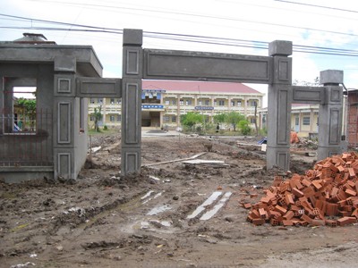 Bề bộn trước ngày khai giảng Trường ở Ngã Năm còn ngổn ngang